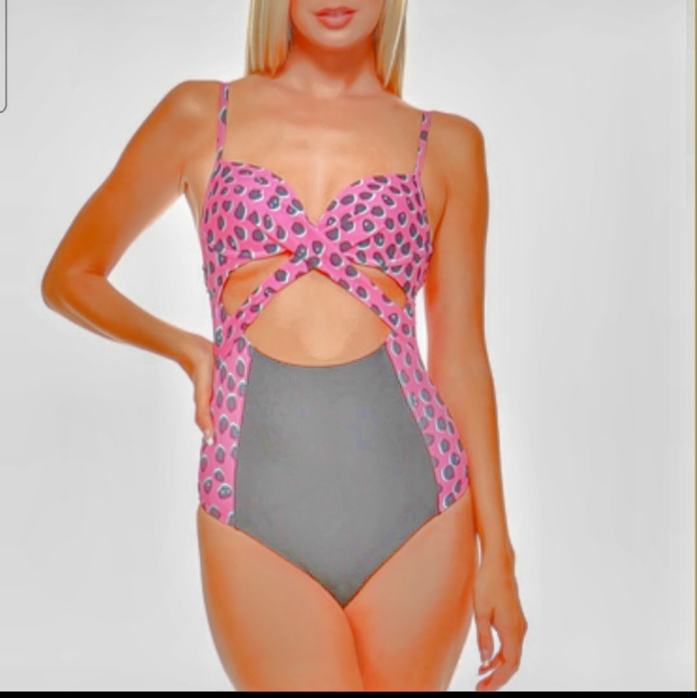 Made in the USA 🇺🇸1 pc. bathing suit FULL BOTTOM